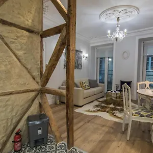  Apartment Lovelystay - Vintage Flat Near Santa Justa Elevator!